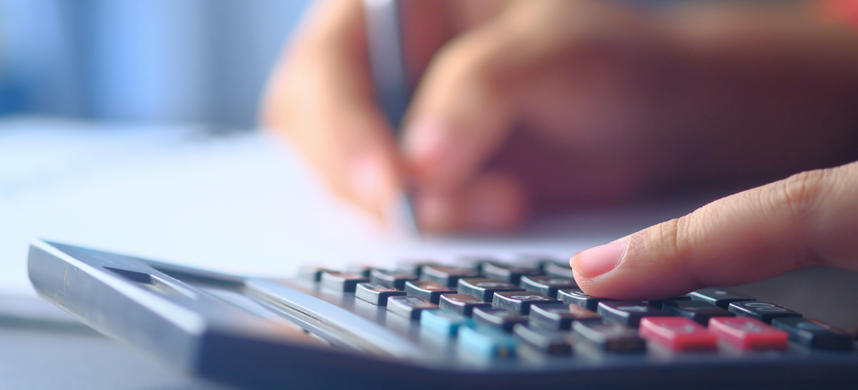 sõrmed kalkulaatoril